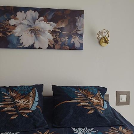 Maison T2 Avec Petit Jardin Dans Impasse Calme 巴亚盖斯 外观 照片