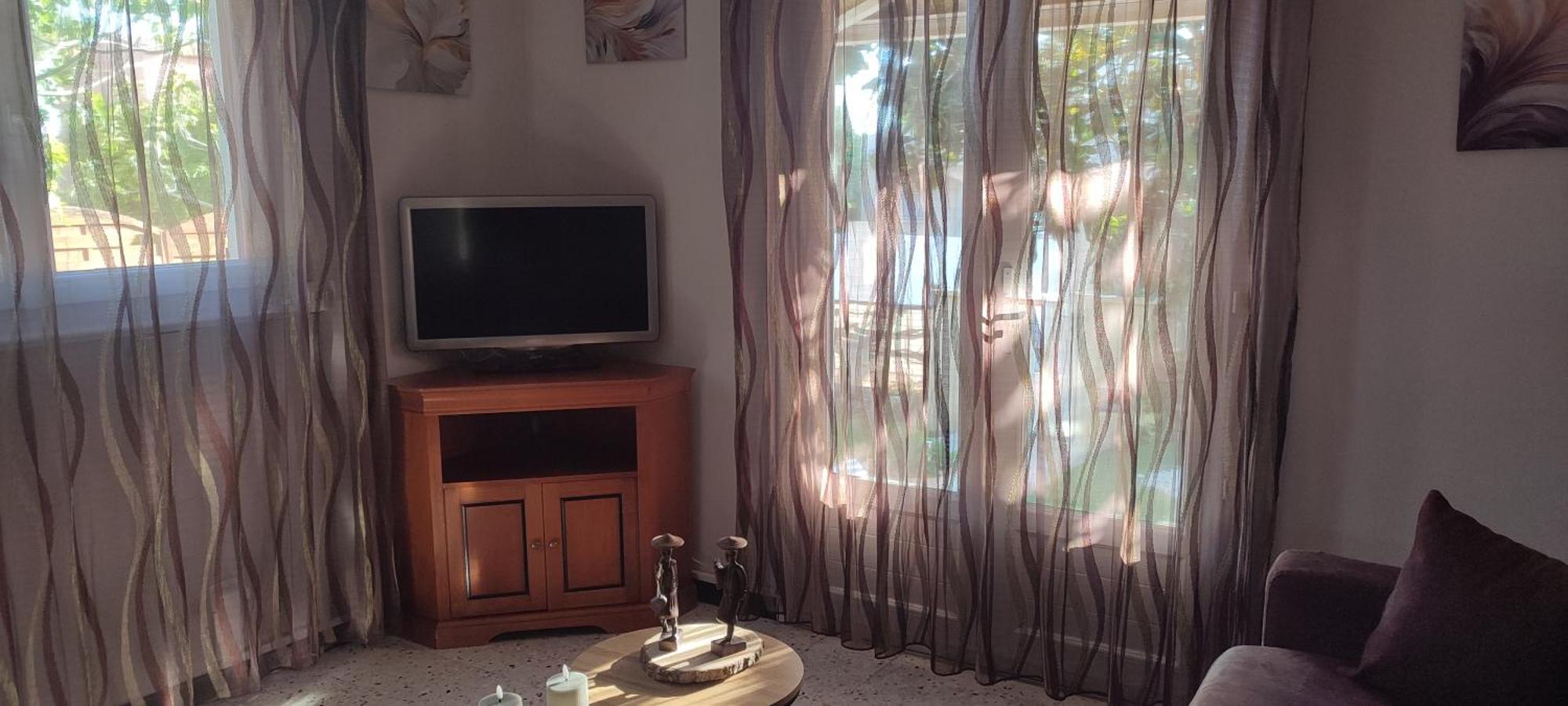 Maison T2 Avec Petit Jardin Dans Impasse Calme 巴亚盖斯 外观 照片