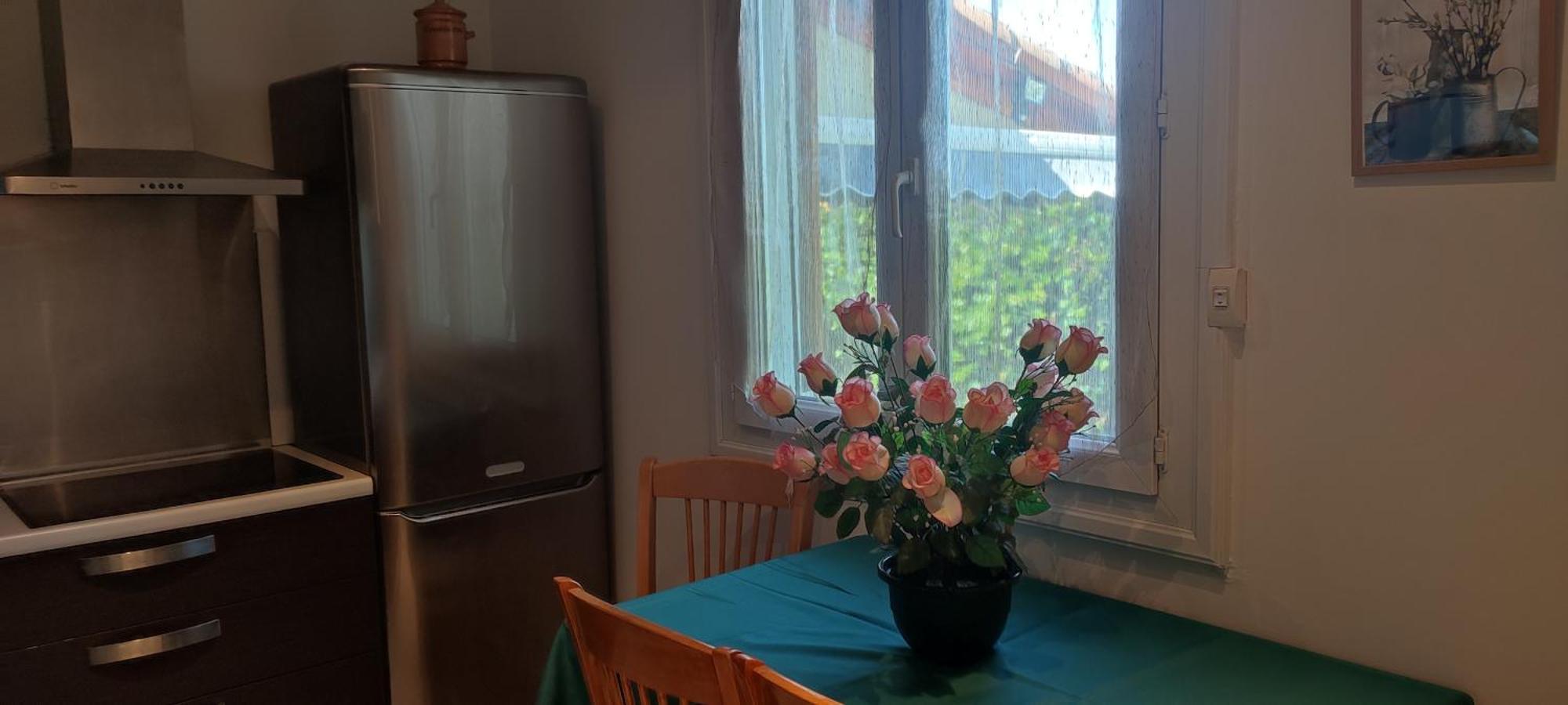 Maison T2 Avec Petit Jardin Dans Impasse Calme 巴亚盖斯 外观 照片