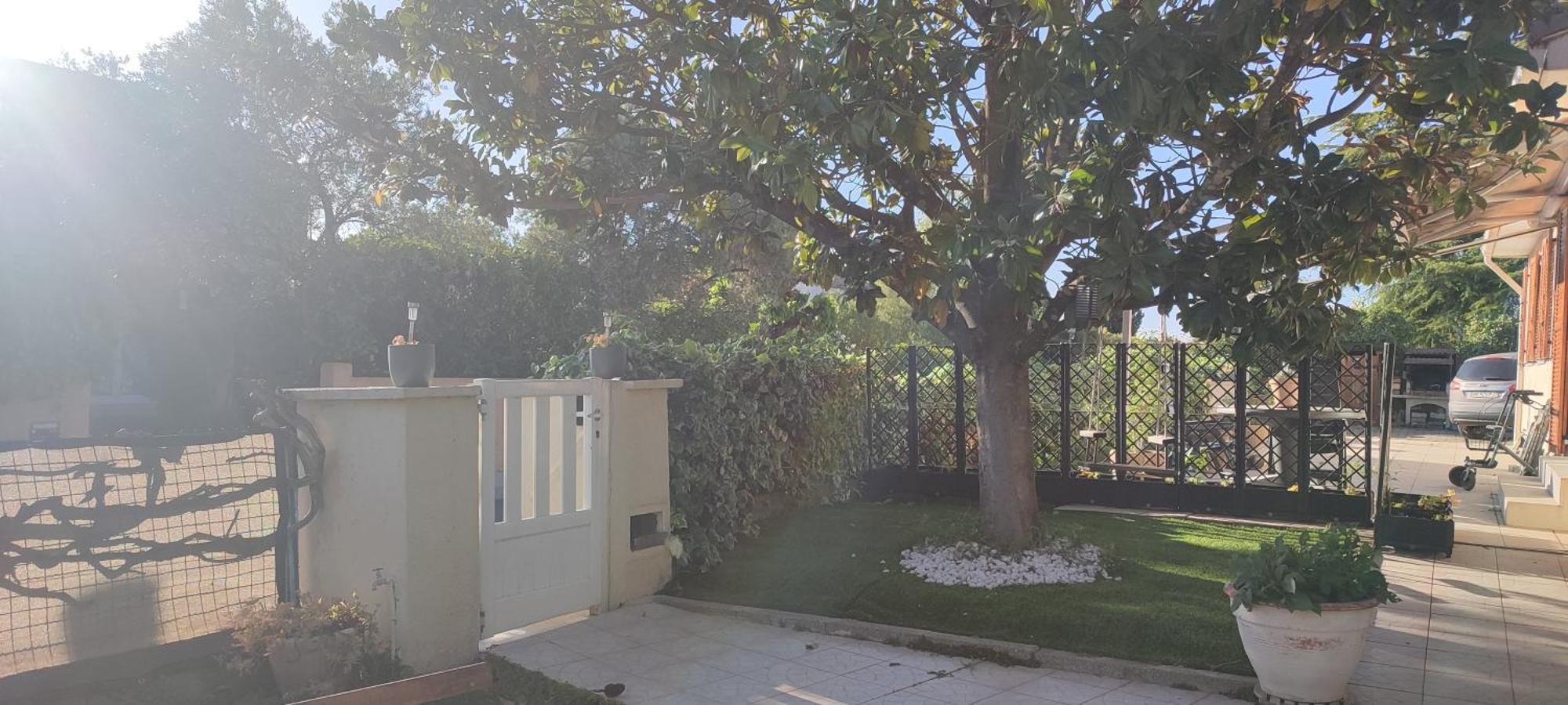 Maison T2 Avec Petit Jardin Dans Impasse Calme 巴亚盖斯 外观 照片